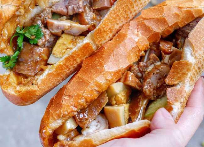 Món bánh mì phá lấu