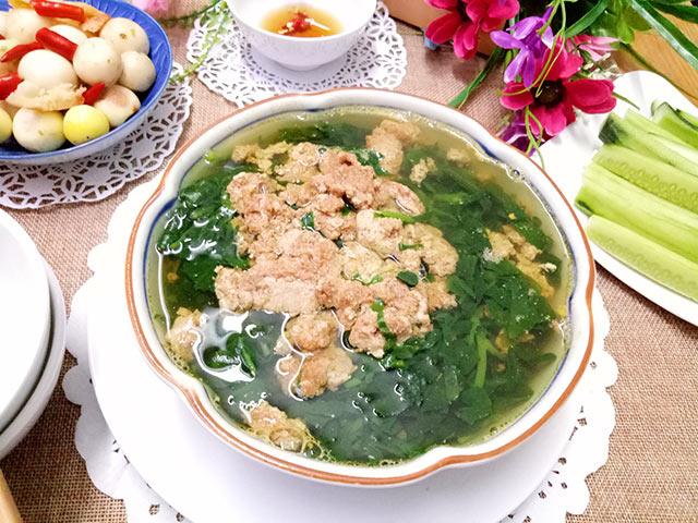 Canh cua mồng tơi - Món ăn không thể thiếu cho bà bầu ngày hè. (Ảnh minh họa)