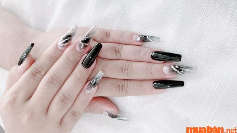 Mẫu nail màu đen