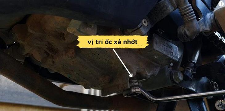 vị trí ốc xả nhớt xe Winner X