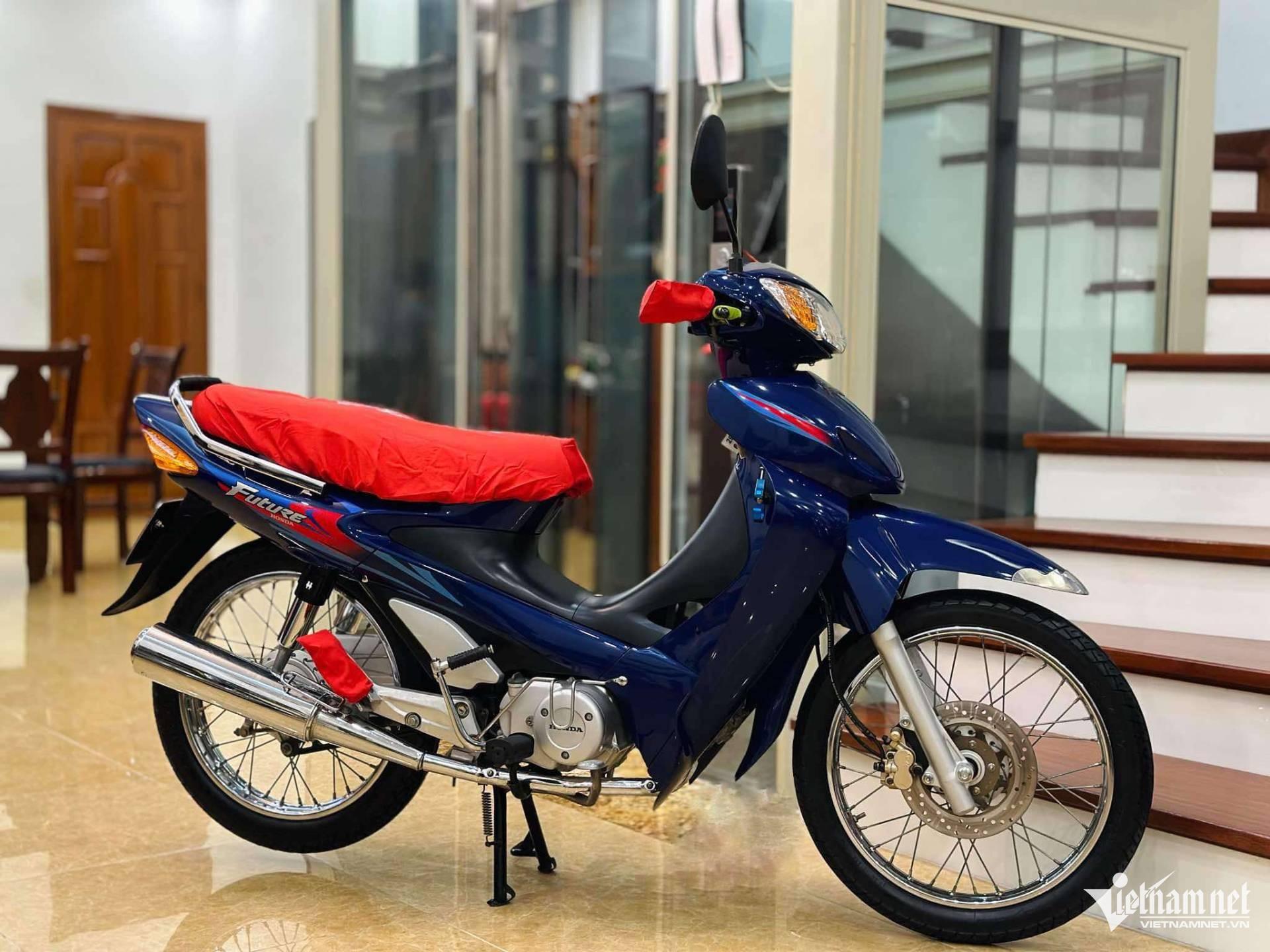 Honda Future đời đầu 23 năm tuổi 'zin đét' từng con ốc, giá vẫn ngang SH 160i