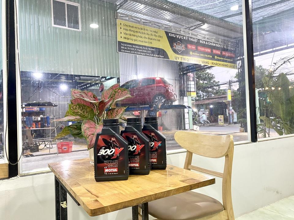 Nhớt Motul 300V – Nhớt tốt nhất được các phượt thủ chuyên dùng